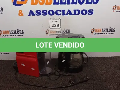 LOTE 229 - 02 CAFETEIRAS DIVERSAS DE CAPSULA. (NO ESTADO) ATENÇÃO! FAZER A VISITAÇÃO ANTES DE ARREMATAR, NÃO SABEMOS SE FUNCIONA. LEILÃO NÃO TEM GARANTIA E NEM DEVOLUÇÃO, SUJEITO A POSSÍVEIS AVARIAS VISÍVEIS/OCULTAS E/OU AUSÊNCIA DE COMPONENTES.
