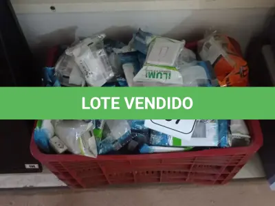 LOTE 197 - 01 CAIXA COM INTERRUPTORES, PLACAS 4X2 DIVERSAS. (NO ESTADO) ATENÇÃO! FAZER A VISITAÇÃO ANTES DE ARREMATAR, NÃO SABEMOS SE FUNCIONA. LEILÃO NÃO TEM GARANTIA E NEM DEVOLUÇÃO, SUJEITO A POSSÍVEIS AVARIAS VISÍVEIS/OCULTAS E/OU AUSÊNCIA DE COMPONENTES.