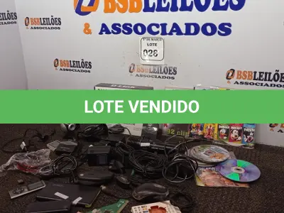 LOTE 028 - 01 CAIXA COM 02 MICROFONES, FONTE, CABOS DIVERSOS E BATERIA PORTÁTIL. (NO ESTADO) ATENÇÃO! FAZER A VISITAÇÃO ANTES DE ARREMATAR, NÃO SABEMOS SE FUNCIONA. LEILÃO NÃO TEM GARANTIA E NEM DEVOLUÇÃO, SUJEITO A POSSÍVEIS AVARIAS VISÍVEIS/OCULTAS E/OU AUSÊNCIA DE COMPONENTES.