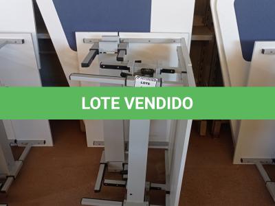 LOTE 439 - 02 MESAS COM REGULAGEM DE ALTURA MANUAL E 3 LATERAIS EM MADEIRA PRA BAIA. (NO ESTADO) ATENÇÃO! FAZER A VISITAÇÃO ANTES DE ARREMATAR, NÃO SABEMOS SE FUNCIONA. LEILÃO NÃO TEM GARANTIA E NEM DEVOLUÇÃO, SUJEITO A POSSÍVEIS AVARIAS VISÍVEIS/OCULTAS E/OU AUSÊNCIA DE COMPONENTES.