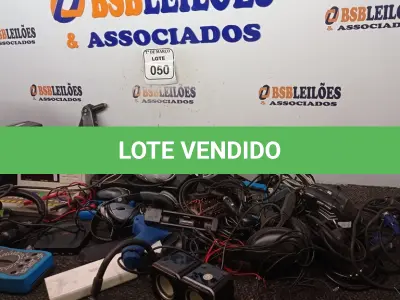 LOTE 050 - 01 LOTE COM ELETRÔNICOS DIVERSOS, LIXADEIRA, PARAFUSADEIRA, ESTABILIZADOR, CHAPINHA PARA CABELO, REBITADEIRA E OUTROS. (NO ESTADO) ATENÇÃO! FAZER A VISITAÇÃO ANTES DE ARREMATAR, NÃO SABEMOS SE FUNCIONA. LEILÃO NÃO TEM GARANTIA E NEM DEVOLUÇÃO, SUJEITO A POSSÍVEIS AVARIAS VISÍVEIS/OCULTAS E/OU AUSÊNCIA DE COMPONENTES.