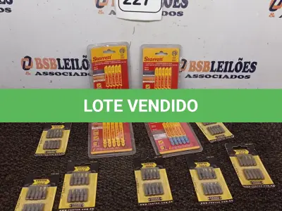 LOTE 227 - 07 JOGOS DE BITS FENDA E 04 KITS DE LÂMINAS PARA TICO-TICO. (NO ESTADO) ATENÇÃO! FAZER A VISITAÇÃO ANTES DE ARREMATAR, NÃO SABEMOS SE FUNCIONA. LEILÃO NÃO TEM GARANTIA E NEM DEVOLUÇÃO, SUJEITO A POSSÍVEIS AVARIAS VISÍVEIS/OCULTAS E/OU AUSÊNCIA DE COMPONENTES.
