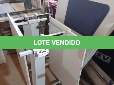 LOTE 462 - 02 MESAS COM REGULAGEM DE ALTURA MANUAL E 3 LATERAIS EM MADEIRA PRA BAIA. (NO ESTADO) ATENÇÃO! FAZER A VISITAÇÃO ANTES DE ARREMATAR, NÃO SABEMOS SE FUNCIONA. LEILÃO NÃO TEM GARANTIA E NEM DEVOLUÇÃO, SUJEITO A POSSÍVEIS AVARIAS VISÍVEIS/OCULTAS E/OU AUSÊNCIA DE COMPONENTES.
