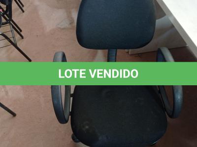 LOTE 465 - 01 CADEIRA GIRATÓRIA PARA ESCRITÓRIO. (NO ESTADO) ATENÇÃO! FAZER A VISITAÇÃO ANTES DE ARREMATAR, NÃO SABEMOS SE FUNCIONA. LEILÃO NÃO TEM GARANTIA E NEM DEVOLUÇÃO, SUJEITO A POSSÍVEIS AVARIAS VISÍVEIS/OCULTAS E/OU AUSÊNCIA DE COMPONENTES.