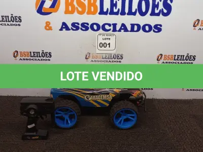 LOTE 001 - 01 CARRINHO TUFÃO DE CONTROLE REMOTO. (NO ESTADO) ATENÇÃO! FAZER A VISITAÇÃO ANTES DE ARREMATAR, NÃO SABEMOS SE FUNCIONA. LEILÃO NÃO TEM GARANTIA E NEM DEVOLUÇÃO, SUJEITO A POSSÍVEIS AVARIAS VISÍVEIS/OCULTAS E/OU AUSÊNCIA DE COMPONENTES.