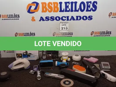 LOTE 213 - 01 CAIXA COM MASSAGEADOR ELÉTRICO, LANTERNAS, ADESTRADOR ELÉTRICO PARA CÃES, SOM.   (NO ESTADO) ATENÇÃO! FAZER A VISITAÇÃO ANTES DE ARREMATAR, NÃO SABEMOS SE FUNCIONA. LEILÃO NÃO TEM GARANTIA E NEM DEVOLUÇÃO, SUJEITO A POSSÍVEIS AVARIAS VISÍVEIS/OCULTAS E/OU AUSÊNCIA DE COMPONENTES.