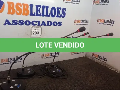 LOTE 203 - 03 MICROFONES COM BASE TSI. (NO ESTADO) ATENÇÃO! FAZER A VISITAÇÃO ANTES DE ARREMATAR, NÃO SABEMOS SE FUNCIONA. LEILÃO NÃO TEM GARANTIA E NEM DEVOLUÇÃO, SUJEITO A POSSÍVEIS AVARIAS VISÍVEIS/OCULTAS E/OU AUSÊNCIA DE COMPONENTES.