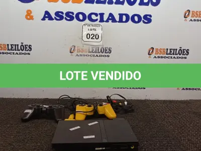 LOTE 020 - 01 PS2 COM 02 CONTROLES E CABOS MARCA SONY. (NO ESTADO) ATENÇÃO! FAZER A VISITAÇÃO ANTES DE ARREMATAR, NÃO SABEMOS SE FUNCIONA. LEILÃO NÃO TEM GARANTIA E NEM DEVOLUÇÃO, SUJEITO A POSSÍVEIS AVARIAS VISÍVEIS/OCULTAS E/OU AUSÊNCIA DE COMPONENTES.