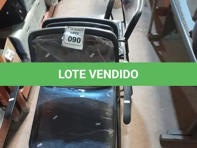 LOTE 090 - 04 CADEIRAS ESTOFADAS COM BASE DE FERRO. (NO ESTADO) ATENÇÃO! FAZER A VISITAÇÃO ANTES DE ARREMATAR, NÃO SABEMOS SE FUNCIONA. LEILÃO NÃO TEM GARANTIA E NEM DEVOLUÇÃO, SUJEITO A POSSÍVEIS AVARIAS VISÍVEIS/OCULTAS E/OU AUSÊNCIA DE COMPONENTES.