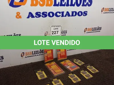 LOTE 227 - 07 JOGOS DE BITS FENDA E 04 KITS DE LÂMINAS PARA TICO-TICO. (NO ESTADO) ATENÇÃO! FAZER A VISITAÇÃO ANTES DE ARREMATAR, NÃO SABEMOS SE FUNCIONA. LEILÃO NÃO TEM GARANTIA E NEM DEVOLUÇÃO, SUJEITO A POSSÍVEIS AVARIAS VISÍVEIS/OCULTAS E/OU AUSÊNCIA DE COMPONENTES.