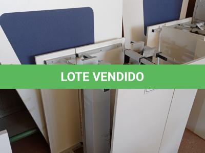 LOTE 444 - 02 MESAS COM REGULAGEM DE ALTURA MANUAL E 3 LATERAIS EM MADEIRA PRA BAIA. (NO ESTADO) ATENÇÃO! FAZER A VISITAÇÃO ANTES DE ARREMATAR, NÃO SABEMOS SE FUNCIONA. LEILÃO NÃO TEM GARANTIA E NEM DEVOLUÇÃO, SUJEITO A POSSÍVEIS AVARIAS VISÍVEIS/OCULTAS E/OU AUSÊNCIA DE COMPONENTES.