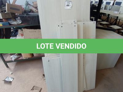 LOTE 481 - 03 MESAS EM MADEIRA PARA ESCRITÓRIO. (DESMONTADAS). (NO ESTADO) ATENÇÃO! FAZER A VISITAÇÃO ANTES DE ARREMATAR, NÃO SABEMOS SE FUNCIONA. LEILÃO NÃO TEM GARANTIA E NEM DEVOLUÇÃO, SUJEITO A POSSÍVEIS AVARIAS VISÍVEIS/OCULTAS E/OU AUSÊNCIA DE COMPONENTES.