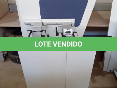 LOTE 458 - 02 MESAS COM REGULAGEM DE ALTURA MANUAL E 3 LATERAIS EM MADEIRA PRA BAIA. (NO ESTADO) ATENÇÃO! FAZER A VISITAÇÃO ANTES DE ARREMATAR, NÃO SABEMOS SE FUNCIONA. LEILÃO NÃO TEM GARANTIA E NEM DEVOLUÇÃO, SUJEITO A POSSÍVEIS AVARIAS VISÍVEIS/OCULTAS E/OU AUSÊNCIA DE COMPONENTES.