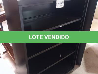 LOTE 482 -  01 ARMÁRIO EM AÇO COM 03 PRATELEIRAS. (NO ESTADO) ATENÇÃO! FAZER A VISITAÇÃO ANTES DE ARREMATAR, NÃO SABEMOS SE FUNCIONA. LEILÃO NÃO TEM GARANTIA E NEM DEVOLUÇÃO, SUJEITO A POSSÍVEIS AVARIAS VISÍVEIS/OCULTAS E/OU AUSÊNCIA DE COMPONENTES.
