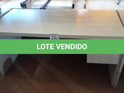 LOTE 470 - 01 MESA COM 02 GAVETAS EM MADEIRA PARA ESCRITÓRIO. (NO ESTADO) ATENÇÃO! FAZER A VISITAÇÃO ANTES DE ARREMATAR, NÃO SABEMOS SE FUNCIONA. LEILÃO NÃO TEM GARANTIA E NEM DEVOLUÇÃO, SUJEITO A POSSÍVEIS AVARIAS VISÍVEIS/OCULTAS E/OU AUSÊNCIA DE COMPONENTES.