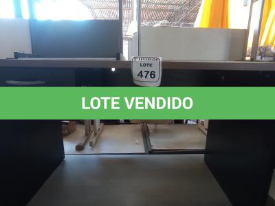 LOTE 476 - 01 MESA COM 02 GAVETAS EM MADEIRA PARA ESCRITÓRIO. (NO ESTADO) ATENÇÃO! FAZER A VISITAÇÃO ANTES DE ARREMATAR, NÃO SABEMOS SE FUNCIONA. LEILÃO NÃO TEM GARANTIA E NEM DEVOLUÇÃO, SUJEITO A POSSÍVEIS AVARIAS VISÍVEIS/OCULTAS E/OU AUSÊNCIA DE COMPONENTES.