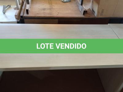 LOTE 468 - 01 MESA EM MADEIRA PARA ESCRITÓRIO. (NO ESTADO) ATENÇÃO! FAZER A VISITAÇÃO ANTES DE ARREMATAR, NÃO SABEMOS SE FUNCIONA. LEILÃO NÃO TEM GARANTIA E NEM DEVOLUÇÃO, SUJEITO A POSSÍVEIS AVARIAS VISÍVEIS/OCULTAS E/OU AUSÊNCIA DE COMPONENTES.