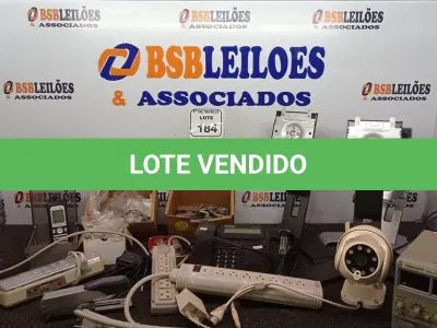 LOTE 184 - 01 LOTE COM TELEFONES FIXO, BASES PARA MONITORES, LUMINÁRIAS DE EMERGÊNCIA E CÂMERA SEM FIO. (NO ESTADO) ATENÇÃO! FAZER A VISITAÇÃO ANTES DE ARREMATAR, NÃO SABEMOS SE FUNCIONA. LEILÃO NÃO TEM GARANTIA E NEM DEVOLUÇÃO, SUJEITO A POSSÍVEIS AVARIAS VISÍVEIS/OCULTAS E/OU AUSÊNCIA DE COMPONENTES.