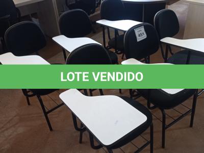 LOTE 451 - 06 CADEIRAS UNIVERSITÁRIAS. (NO ESTADO) ATENÇÃO! FAZER A VISITAÇÃO ANTES DE ARREMATAR, NÃO SABEMOS SE FUNCIONA. LEILÃO NÃO TEM GARANTIA E NEM DEVOLUÇÃO, SUJEITO A POSSÍVEIS AVARIAS VISÍVEIS/OCULTAS E/OU AUSÊNCIA DE COMPONENTES.