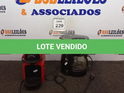 LOTE 229 - 02 CAFETEIRAS DIVERSAS DE CAPSULA. (NO ESTADO) ATENÇÃO! FAZER A VISITAÇÃO ANTES DE ARREMATAR, NÃO SABEMOS SE FUNCIONA. LEILÃO NÃO TEM GARANTIA E NEM DEVOLUÇÃO, SUJEITO A POSSÍVEIS AVARIAS VISÍVEIS/OCULTAS E/OU AUSÊNCIA DE COMPONENTES.