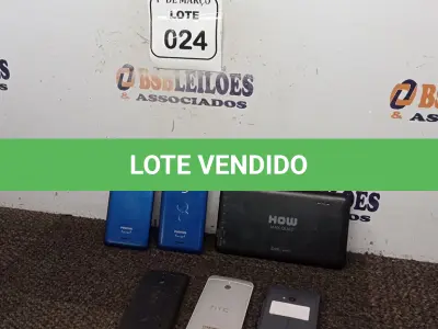 LOTE 024 - 05 CELULARES MARCAS E MODELOS DIVERSOS E 01 TABLET PARA RETIRADA DE PEÇAS. (NO ESTADO) ATENÇÃO! FAZER A VISITAÇÃO ANTES DE ARREMATAR, NÃO SABEMOS SE FUNCIONA. LEILÃO NÃO TEM GARANTIA E NEM DEVOLUÇÃO, SUJEITO A POSSÍVEIS AVARIAS VISÍVEIS/OCULTAS E/OU AUSÊNCIA DE COMPONENTES.