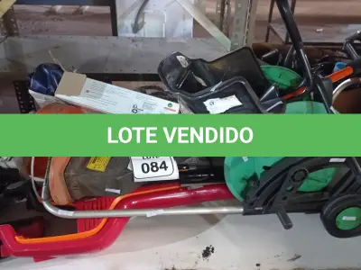 LOTE 084 - 03 ASPIRADORES DE PÓ INCOMPLETOS, 01 MÁQUINA ELÉTRICA DE CORTAR GRAMA COM AVARIAS, 01 CADEIRINHA INFANTIL, 01 ENROLADOR PARA MANGUEIRA (NO ESTADO) ATENÇÃO! FAZER A VISITAÇÃO ANTES DE ARREMATAR, NÃO SABEMOS SE FUNCIONA. LEILÃO NÃO TEM GARANTIA E NEM DEVOLUÇÃO, SUJEITO A POSSÍVEIS AVARIAS VISÍVEIS/OCULTAS E/OU AUSÊNCIA DE COMPONENTES.