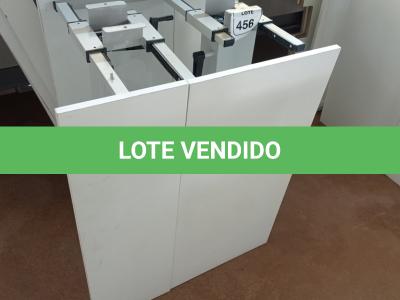 LOTE 456 - 02 MESAS COM REGULAGEM DE ALTURA MANUAL E 3 LATERAIS EM MADEIRA PRA BAIA. (NO ESTADO) ATENÇÃO! FAZER A VISITAÇÃO ANTES DE ARREMATAR, NÃO SABEMOS SE FUNCIONA. LEILÃO NÃO TEM GARANTIA E NEM DEVOLUÇÃO, SUJEITO A POSSÍVEIS AVARIAS VISÍVEIS/OCULTAS E/OU AUSÊNCIA DE COMPONENTES.