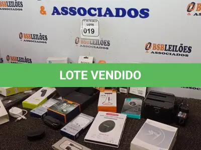 LOTE 019 - 01 LOTE COM VÁRIOS ACESSÓRIOS PARA CELULARES DIVERSOS E FONES. (NO ESTADO) ATENÇÃO! FAZER A VISITAÇÃO ANTES DE ARREMATAR, NÃO SABEMOS SE FUNCIONA. LEILÃO NÃO TEM GARANTIA E NEM DEVOLUÇÃO, SUJEITO A POSSÍVEIS AVARIAS VISÍVEIS/OCULTAS E/OU AUSÊNCIA DE COMPONENTES.