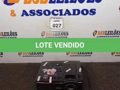 LOTE 027 - 01 PROJETOR MULTIMÍDIA MARCA BENQ. (NO ESTADO) ATENÇÃO! FAZER A VISITAÇÃO ANTES DE ARREMATAR, NÃO SABEMOS SE FUNCIONA. LEILÃO NÃO TEM GARANTIA E NEM DEVOLUÇÃO, SUJEITO A POSSÍVEIS AVARIAS VISÍVEIS/OCULTAS E/OU AUSÊNCIA DE COMPONENTES.