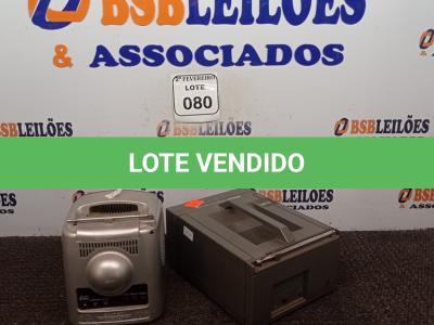 LOTE 080 - 02 MINIS TV/RADIO PORTÁTIL. (NO ESTADO) ATENÇÃO! FAZER A VISITAÇÃO ANTES DE ARREMATAR, NÃO SABEMOS SE FUNCIONA. LEILÃO NÃO TEM GARANTIA E NEM DEVOLUÇÃO, SUJEITO A POSSÍVEIS AVARIAS VISÍVEIS/OCULTAS E/OU AUSÊNCIA DE COMPONENTES.