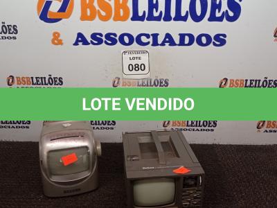 LOTE 080 - 02 MINIS TV/RADIO PORTÁTIL. (NO ESTADO) ATENÇÃO! FAZER A VISITAÇÃO ANTES DE ARREMATAR, NÃO SABEMOS SE FUNCIONA. LEILÃO NÃO TEM GARANTIA E NEM DEVOLUÇÃO, SUJEITO A POSSÍVEIS AVARIAS VISÍVEIS/OCULTAS E/OU AUSÊNCIA DE COMPONENTES.