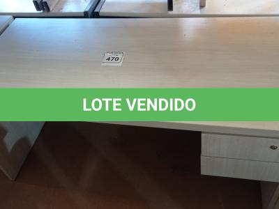 LOTE 470 - 01 MESA COM 02 GAVETAS EM MADEIRA PARA ESCRITÓRIO. (NO ESTADO) ATENÇÃO! FAZER A VISITAÇÃO ANTES DE ARREMATAR, NÃO SABEMOS SE FUNCIONA. LEILÃO NÃO TEM GARANTIA E NEM DEVOLUÇÃO, SUJEITO A POSSÍVEIS AVARIAS VISÍVEIS/OCULTAS E/OU AUSÊNCIA DE COMPONENTES.