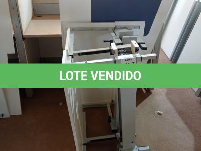 LOTE 457 - 02 MESAS COM REGULAGEM DE ALTURA MANUAL E 3 LATERAIS EM MADEIRA PRA BAIA. (NO ESTADO) ATENÇÃO! FAZER A VISITAÇÃO ANTES DE ARREMATAR, NÃO SABEMOS SE FUNCIONA. LEILÃO NÃO TEM GARANTIA E NEM DEVOLUÇÃO, SUJEITO A POSSÍVEIS AVARIAS VISÍVEIS/OCULTAS E/OU AUSÊNCIA DE COMPONENTES.