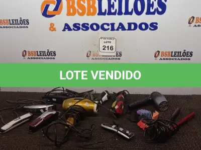 LOTE 216 - 01 LOTE COM MÁQUINAS DE CORTAR CABELOS DIVERSOS. (NO ESTADO) ATENÇÃO! FAZER A VISITAÇÃO ANTES DE ARREMATAR, NÃO SABEMOS SE FUNCIONA. LEILÃO NÃO TEM GARANTIA E NEM DEVOLUÇÃO, SUJEITO A POSSÍVEIS AVARIAS VISÍVEIS/OCULTAS E/OU AUSÊNCIA DE COMPONENTES.