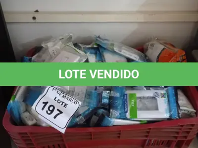 LOTE 197 - 01 CAIXA COM INTERRUPTORES, PLACAS 4X2 DIVERSAS. (NO ESTADO) ATENÇÃO! FAZER A VISITAÇÃO ANTES DE ARREMATAR, NÃO SABEMOS SE FUNCIONA. LEILÃO NÃO TEM GARANTIA E NEM DEVOLUÇÃO, SUJEITO A POSSÍVEIS AVARIAS VISÍVEIS/OCULTAS E/OU AUSÊNCIA DE COMPONENTES.