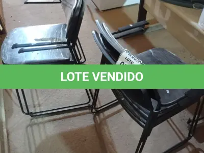 LOTE 074 - 04 CADEIRAS ESTOFADAS COM BASE DE FERRO. (NO ESTADO) ATENÇÃO! FAZER A VISITAÇÃO ANTES DE ARREMATAR, NÃO SABEMOS SE FUNCIONA. LEILÃO NÃO TEM GARANTIA E NEM DEVOLUÇÃO, SUJEITO A POSSÍVEIS AVARIAS VISÍVEIS/OCULTAS E/OU AUSÊNCIA DE COMPONENTES.