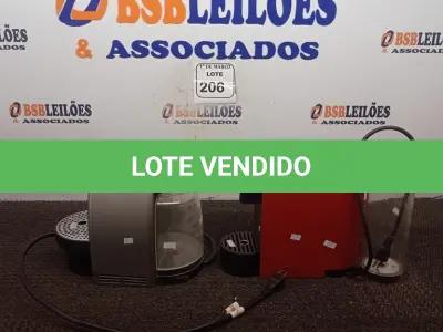 LOTE 206 - 02 CAFETEIRAS DE CÁPSULAS DIVERSAS. (NO ESTADO) ATENÇÃO! FAZER A VISITAÇÃO ANTES DE ARREMATAR, NÃO SABEMOS SE FUNCIONA. LEILÃO NÃO TEM GARANTIA E NEM DEVOLUÇÃO, SUJEITO A POSSÍVEIS AVARIAS VISÍVEIS/OCULTAS E/OU AUSÊNCIA DE COMPONENTES.