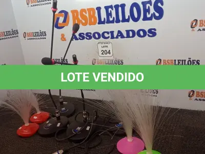 LOTE 204 - 04 MICROFONES COM BASE TSI. (NO ESTADO) ATENÇÃO! FAZER A VISITAÇÃO ANTES DE ARREMATAR, NÃO SABEMOS SE FUNCIONA. LEILÃO NÃO TEM GARANTIA E NEM DEVOLUÇÃO, SUJEITO A POSSÍVEIS AVARIAS VISÍVEIS/OCULTAS E/OU AUSÊNCIA DE COMPONENTES.
