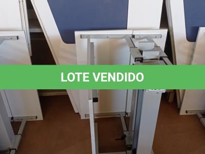 LOTE 438 - 02 MESAS COM REGULAGEM DE ALTURA MANUAL E 3 LATERAIS EM MADEIRA PRA BAIA. (NO ESTADO) ATENÇÃO! FAZER A VISITAÇÃO ANTES DE ARREMATAR, NÃO SABEMOS SE FUNCIONA. LEILÃO NÃO TEM GARANTIA E NEM DEVOLUÇÃO, SUJEITO A POSSÍVEIS AVARIAS VISÍVEIS/OCULTAS E/OU AUSÊNCIA DE COMPONENTES.