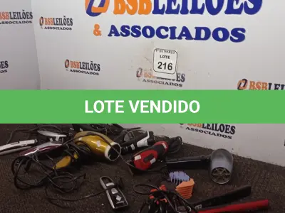 LOTE 216 - 01 LOTE COM MÁQUINAS DE CORTAR CABELOS DIVERSOS. (NO ESTADO) ATENÇÃO! FAZER A VISITAÇÃO ANTES DE ARREMATAR, NÃO SABEMOS SE FUNCIONA. LEILÃO NÃO TEM GARANTIA E NEM DEVOLUÇÃO, SUJEITO A POSSÍVEIS AVARIAS VISÍVEIS/OCULTAS E/OU AUSÊNCIA DE COMPONENTES.
