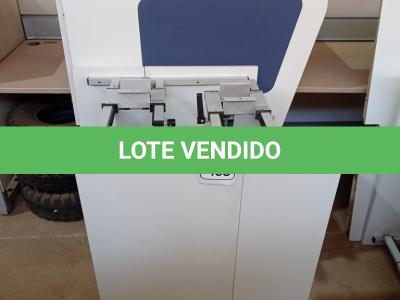 LOTE 458 - 02 MESAS COM REGULAGEM DE ALTURA MANUAL E 3 LATERAIS EM MADEIRA PRA BAIA. (NO ESTADO) ATENÇÃO! FAZER A VISITAÇÃO ANTES DE ARREMATAR, NÃO SABEMOS SE FUNCIONA. LEILÃO NÃO TEM GARANTIA E NEM DEVOLUÇÃO, SUJEITO A POSSÍVEIS AVARIAS VISÍVEIS/OCULTAS E/OU AUSÊNCIA DE COMPONENTES.