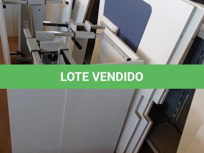 LOTE 441 - 02 MESAS COM REGULAGEM DE ALTURA MANUAL E 3 LATERAIS EM MADEIRA PRA BAIA. (NO ESTADO) ATENÇÃO! FAZER A VISITAÇÃO ANTES DE ARREMATAR, NÃO SABEMOS SE FUNCIONA. LEILÃO NÃO TEM GARANTIA E NEM DEVOLUÇÃO, SUJEITO A POSSÍVEIS AVARIAS VISÍVEIS/OCULTAS E/OU AUSÊNCIA DE COMPONENTES.