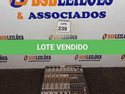 LOTE 239 - 01 MESA DE SOM 4 CANAIS SOUND CRAFT SELENIUM SX802FX. (NO ESTADO) ATENÇÃO! FAZER A VISITAÇÃO ANTES DE ARREMATAR, NÃO SABEMOS SE FUNCIONA. LEILÃO NÃO TEM GARANTIA E NEM DEVOLUÇÃO, SUJEITO A POSSÍVEIS AVARIAS VISÍVEIS/OCULTAS E/OU AUSÊNCIA DE COMPONENTES.