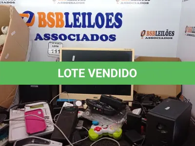 LOTE 111 - 01 CAIXA COM VÁRIOS ELETRÔNICOS, 02 ESTABILIZADORES, 01 MONITOR, 04 TECLADOS, 01 HD, 01 BASE PARA CPU, DIVISOR HDMI, 02 CONTROLES PARA VÍDEO GAME E 01 PSP MARCA SONY. (NO ESTADO) ATENÇÃO! FAZER A VISITAÇÃO ANTES DE ARREMATAR, NÃO SABEMOS SE FUNCIONA. LEILÃO NÃO TEM GARANTIA E NEM DEVOLUÇÃO, SUJEITO A POSSÍVEIS AVARIAS VISÍVEIS/OCULTAS E/OU AUSÊNCIA DE COMPONENTES.