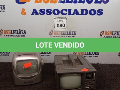 LOTE 080 - 02 MINIS TV/RADIO PORTÁTIL. (NO ESTADO) ATENÇÃO! FAZER A VISITAÇÃO ANTES DE ARREMATAR, NÃO SABEMOS SE FUNCIONA. LEILÃO NÃO TEM GARANTIA E NEM DEVOLUÇÃO, SUJEITO A POSSÍVEIS AVARIAS VISÍVEIS/OCULTAS E/OU AUSÊNCIA DE COMPONENTES.