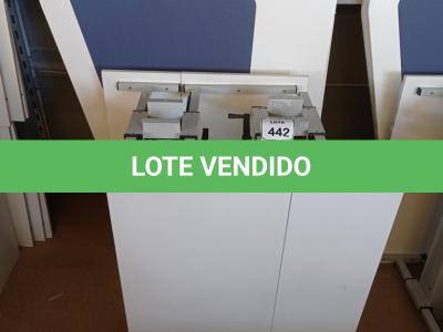 LOTE 442 - 02 MESAS COM REGULAGEM DE ALTURA MANUAL E 3 LATERAIS EM MADEIRA PRA BAIA. (NO ESTADO) ATENÇÃO! FAZER A VISITAÇÃO ANTES DE ARREMATAR, NÃO SABEMOS SE FUNCIONA. LEILÃO NÃO TEM GARANTIA E NEM DEVOLUÇÃO, SUJEITO A POSSÍVEIS AVARIAS VISÍVEIS/OCULTAS E/OU AUSÊNCIA DE COMPONENTES.