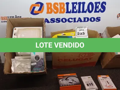 LOTE 233 - 01 LOTE COM CAPAS PARA CELULARES DIVERSAS, CARREGADORES E FONES DE OUVIDO. (NO ESTADO) ATENÇÃO! FAZER A VISITAÇÃO ANTES DE ARREMATAR, NÃO SABEMOS SE FUNCIONA. LEILÃO NÃO TEM GARANTIA E NEM DEVOLUÇÃO, SUJEITO A POSSÍVEIS AVARIAS VISÍVEIS/OCULTAS E/OU AUSÊNCIA DE COMPONENTES.