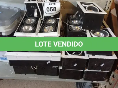 LOTE 058 - 01 LOTE COM LUMINÁRIAS DE EMBUTIR. (NO ESTADO) ATENÇÃO! FAZER A VISITAÇÃO ANTES DE ARREMATAR, NÃO SABEMOS SE FUNCIONA. LEILÃO NÃO TEM GARANTIA E NEM DEVOLUÇÃO, SUJEITO A POSSÍVEIS AVARIAS VISÍVEIS/OCULTAS E/OU AUSÊNCIA DE COMPONENTES.