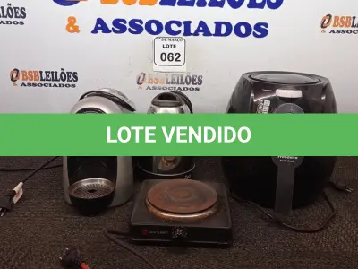LOTE 062 - 01 CAFETEIRA 220V 03 CORAÇÕES, 01 FRITADEIRA AIR FRYER MARCA PHILCO, 01 CHALEIRA ELÉTRICA E 01 FOGÃO DE INDUÇÃO 01 BOCA MARCA MULTILAZER.  (NO ESTADO) ATENÇÃO! FAZER A VISITAÇÃO ANTES DE ARREMATAR, NÃO SABEMOS SE FUNCIONA. LEILÃO NÃO TEM GARANTIA E NEM DEVOLUÇÃO, SUJEITO A POSSÍVEIS AVARIAS VISÍVEIS/OCULTAS E/OU AUSÊNCIA DE COMPONENTES.