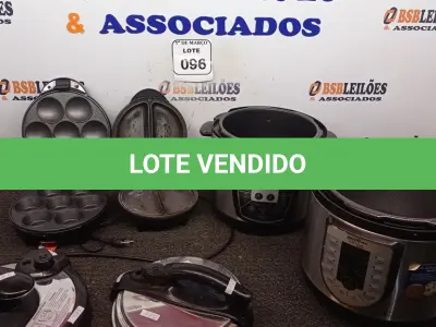 LOTE 096 - 02 PANELAS DE PRESSÃO, 01 OMELETEIRA E 01 MÁQUINA DE CUPCAKE COM AVARIAS.  (NO ESTADO) ATENÇÃO! FAZER A VISITAÇÃO ANTES DE ARREMATAR, NÃO SABEMOS SE FUNCIONA. LEILÃO NÃO TEM GARANTIA E NEM DEVOLUÇÃO, SUJEITO A POSSÍVEIS AVARIAS VISÍVEIS/OCULTAS E/OU AUSÊNCIA DE COMPONENTES.